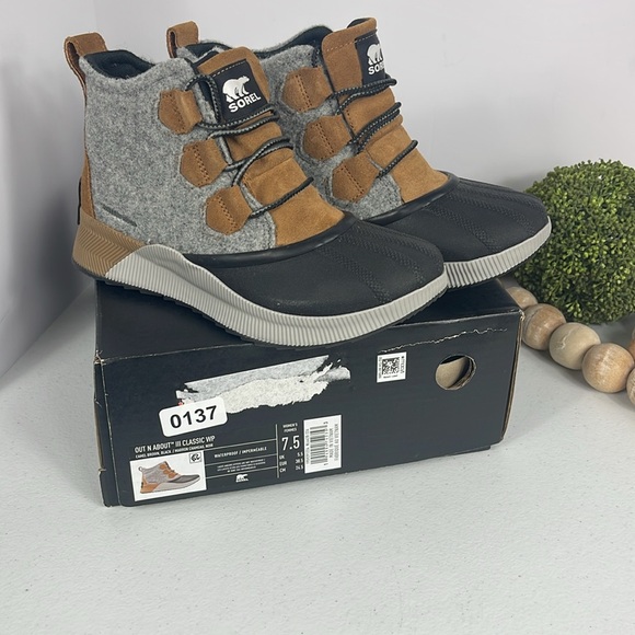 Sorel
OUT 'N ABOUT III CLASSIC Women
Taffy (Sz 7.5) Color Camel NWT - Picture 11 of 11